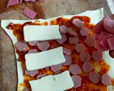 Foto langkah ke 2 dari resep Pizza Pastry Roll.