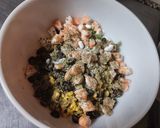 Foto del paso 2 de la receta Ensalada de macarrones con queso, gambas y pimientos