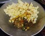 A picture of step 5 of Kolhapuri Misal Pav.