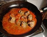 Foto del paso 2 de la receta: Ñoquis de papa con albóndigas de posta molida en salsa de tomates