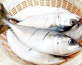 Foto langkah ke 1 dari resep Ikan Kembung Kuah Kuning.