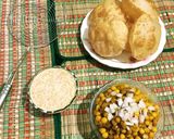 A picture of step 7 of Luchi Ghugni.