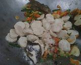 Foto langkah ke 3 dari resep Oseng Mercon Bakso.