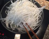 Hình bước làm 1 của món Củ cải xào trứng