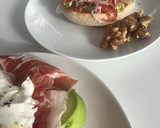 Foto del paso 4 de la receta: Mollete con jamón ibérico y burrata para desayuno