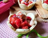 Foto del paso 7 de la receta: Florcitas rellenas de frutillas y peras