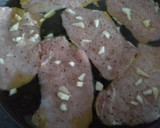 Foto del paso 1 de la receta: Escalopines de cerdo al ajillo con salsa de limón