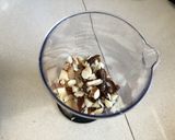 A picture of step 1 of Apple Date Shake.