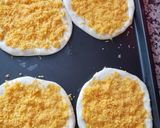 A picture of step 3 of معجنات جبن وصوصج Cheese and sauce pastries.