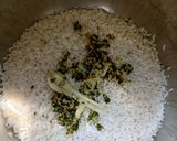 Foto langkah ke 4 dari resep Nasi Daun Jeruk & Kulit Ayam Krispi.