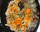 Foto del paso 5 de la receta: Arroz con cuerpos de centollo o cangrejo, cigalas, almejas y calamar