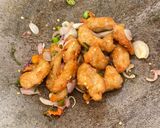 Foto langkah ke 4 dari resep Ayam Goreng Tepung Cabe Bawang.