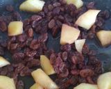 Foto del paso 7 de la receta: Solomillo de cerdo a las dos mostazas y a la miel con pasas y manzana