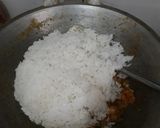 Foto langkah ke 3 dari resep Nasi goreng aroma kari.