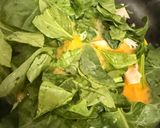 A picture of step 2 of Eggs with Spinach and Ham 🥬.