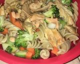 Foto del paso 7 de la receta: Fusili con ensalada de verduras y pollo