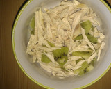 Foto del paso 1 de la receta: Ensalada de pollo y kiwi