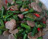 Foto langkah ke 4 dari resep Tumis Bakso Kacang Panjang.