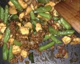 Foto langkah ke 4 dari resep Tumis buncis tahu dan daging sapi giling.