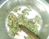 A picture of step 1 of Tumeric Matoke.