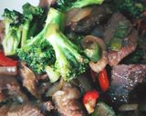 Foto langkah ke 6 dari resep Sapi lada hitam brokoli simple.