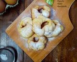 Foto langkah ke 5 dari resep Donat Kepang.