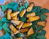 Foto del paso 4 de la receta: Ensalada de quinoa con arándanos secos, calabaza asada y cebolla caramelizada