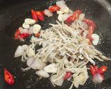 Foto langkah ke 2 dari resep Tumis Daun Kenikir Teri.