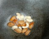 A picture of step 2 of Chikoo Halwa.