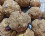 A picture of step 4 of Meethi laddu.