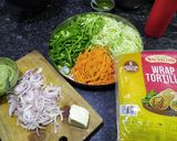 વેજ ટોર્ટિલા રેપ (Veg Tortilla Wrap Recipe In Gujarati) રેસીપી સ્ટેપ1ફોટો