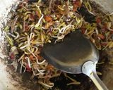 Foto langkah ke 4 dari resep Tumis Teri Bunga Pepaya.