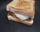 Foto del paso 5 de la receta: Sandwich🥯de carne🧅y queso🧀🥩🫑