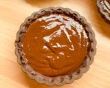 Foto del passaggio 4 della ricetta Tortino Banana e Cioccolato di due ingredienti senza cottura
