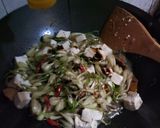 Foto langkah ke 4 dari resep Tumis Bawang Kucai.