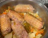 Foto del paso 3 de la receta: Enrollado de pollo relleno de jamón y queso con salsa de verduras