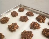 Foto langkah ke 6 dari resep Cornflakes Choco Cookies.
