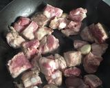 Foto del paso 1 de la receta: Costilla de puerco en salsa roja