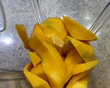 Foto langkah ke 2 dari resep Jus Mangga Yakult.