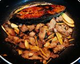 Hình bước làm 3 của món Cá Thu Một Nắng Rán Sốt Mắm Gừng Đường 🐟🍚