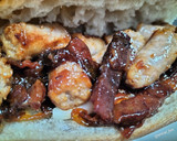 Foto del paso 4 de la receta: Bocadillo de longanizas con queso y mermelada de bacon y cebolla