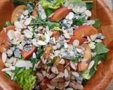 Foto del paso 2 de la receta: Ensalada verde con melocotón y queso azul