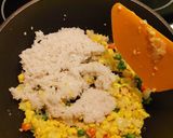 Foto langkah ke 3 dari resep Garlic Butter Rice with Saikoro Beef.