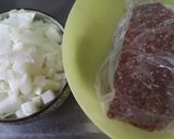 A picture of step 1 of Black Pepper Ground Beef with Onions.