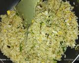 Foto langkah ke 5 dari resep Nasi Goreng Bayam Cabe Hijau.
