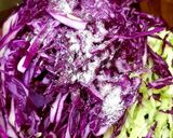 Фото кроку 2 до Салат из 2 видов капусты.