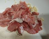 Hình bước làm 1 của món Bò xào củ hành đậu phộng
