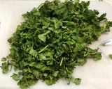 Foto del paso 2 de la receta: Pesto de cilantro con albahaca