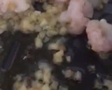 Foto del paso 3 de la receta: Fideuà de galeras y gambitas, al azafrán