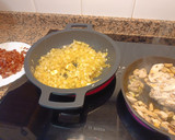Foto del paso 2 de la receta: Arroz con jamón y champiñones